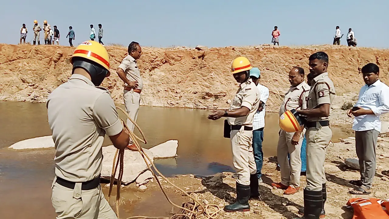 ಗಾವರಾಳ,,!ತಂಗಡಗಿಯವರ ಕ್ವಾರಿಯಲ್ಲಿ ಕುರಿ ಮೈತೊಳೆಯಲು ಹೋಗಿ ಯುವಕ ನೀರು ಪಾಲು,,