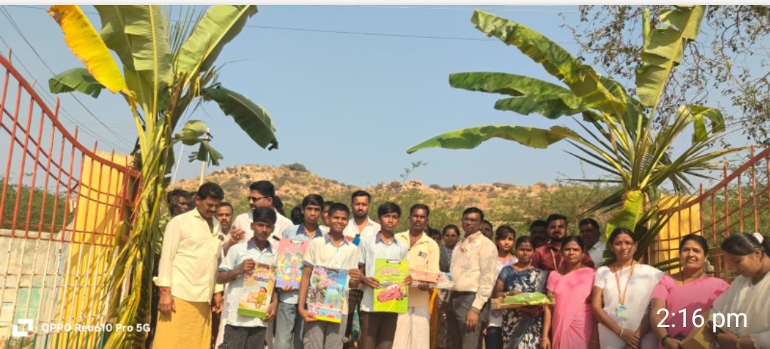 ಎಸ್ಸೆಸ್ಸೆಲ್ಸಿ ಪರೀಕ್ಷೆ ನಿರ್ಭೀತಿಯಿಂದ ಎದುರಿಸಿಗ್ರಾಪಂ ಪಿಡಿಒ ಸುರೇಶ್ ಛಲವಾದಿ ಹೇಳಿಕೆಪರೀಕ್ಷೆ ಬರೆಯಲು ಬಂದ ವಿದ್ಯಾರ್ಥಿಗಳಿಗೆ ಆರತಿ ಬೆಳಗಿ ಸ್ವಾಗ